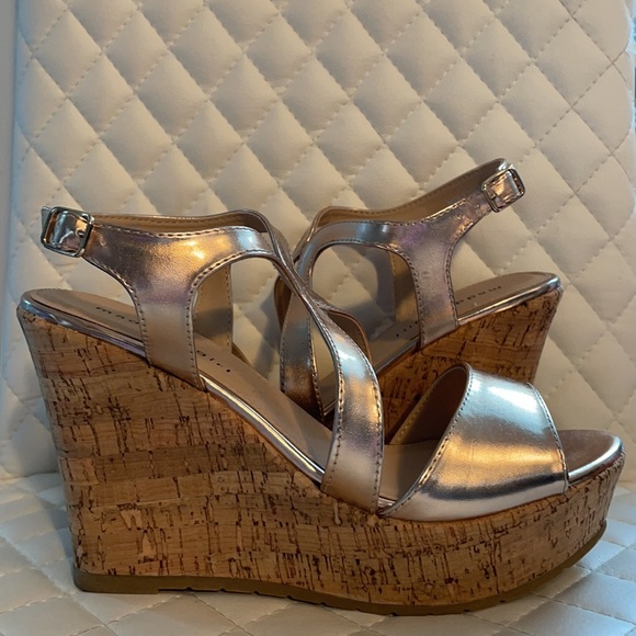 Madden Girl Rose Gold Metallic Wedge Sandals - Picture 8 of 9